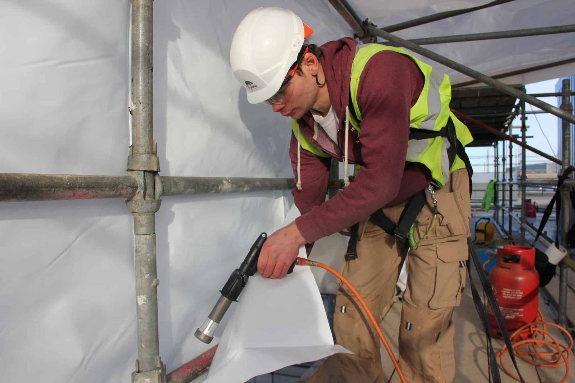 3 Common Scaffold Shrink Wrap Problems (And How To Fix Them)