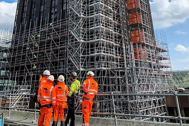 How to Set Up a Scaffold Structure for Shrink Wrapping